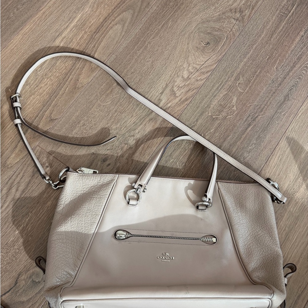 Coach Light Beige Leather Shoulder Bag